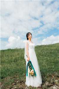 新婚夜，女知青乖乖往糙汉怀里钻
