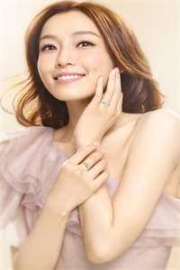 天降娇美雌性，被兽世大佬追着宠