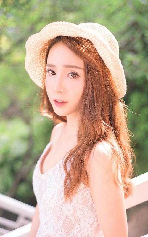 绑定美女返还系统，开局直接王炸