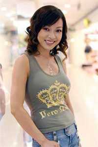 婚礼当天，男友让白月光替我成为新娘