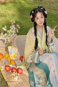 春风亲吻荒芜