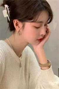 隐婚的第五年，妻子接受男秘书的求婚