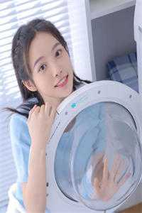 吸血鬼女友养了小白脸后，我听从弹幕，弃她而去