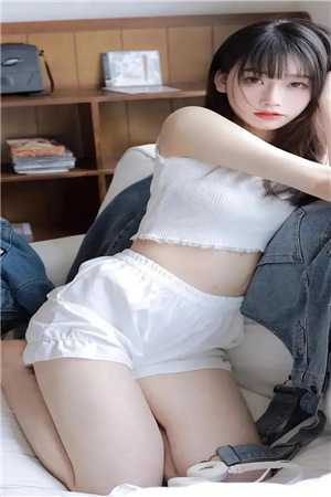 犹为离人照落花