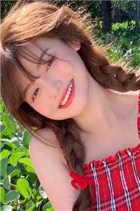 月光落在花瓣上的夜