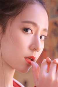 穿越后，我和国民女神成了队友