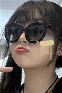 他爱她，但是她是他