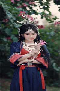 穿越后，我和国民女神成了队友
