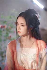 和女友回乡下后，他仕途圆满