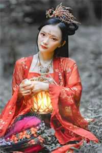 抛夫弃子离婚后，她火遍全球