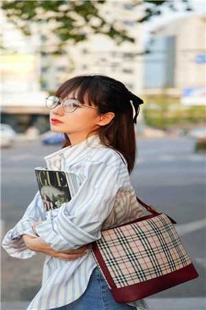 重生后我把绣球抛给马奴，状元郎却红了眼